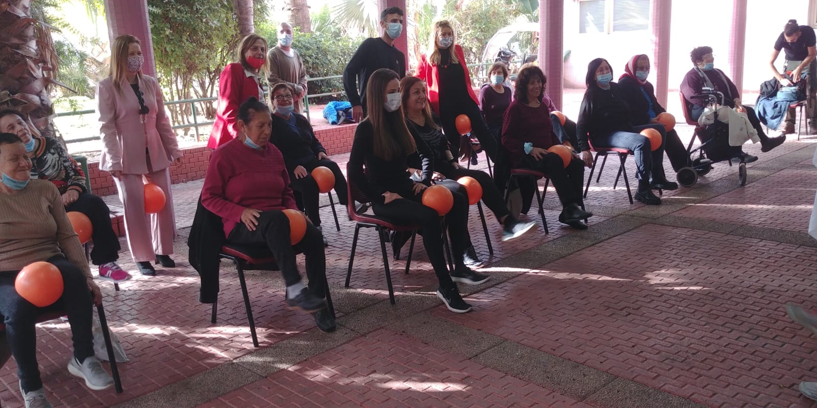 מועדוני האזרחים הוותיקים המשיכו להיפגש תוך הקפדה על כללי התו הסגול ונהנו ממגוון מסיבות חנוכה