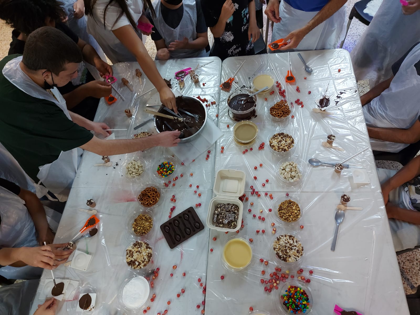 חברים מיוחדים 