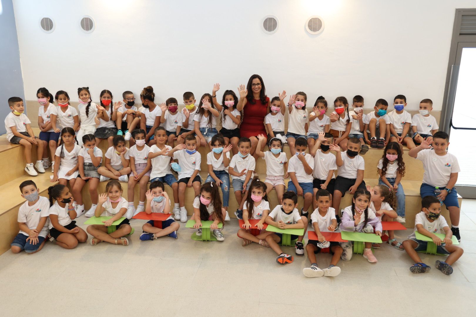 ראש העיר, ליאת שוחט עם תלמידי כיתות א' בבית הספר יצחק נבון 