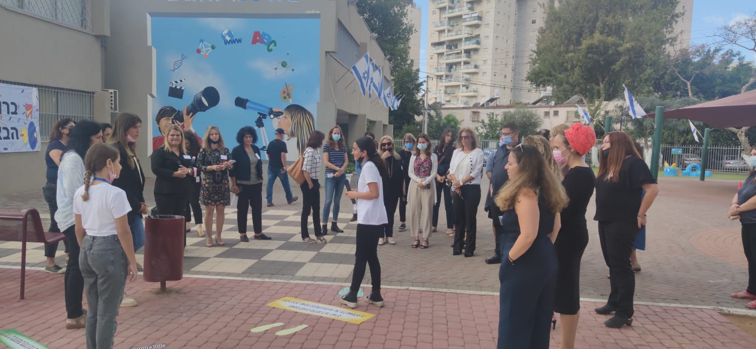 הבכירים התארחו בבית הספר אלונים בעיר