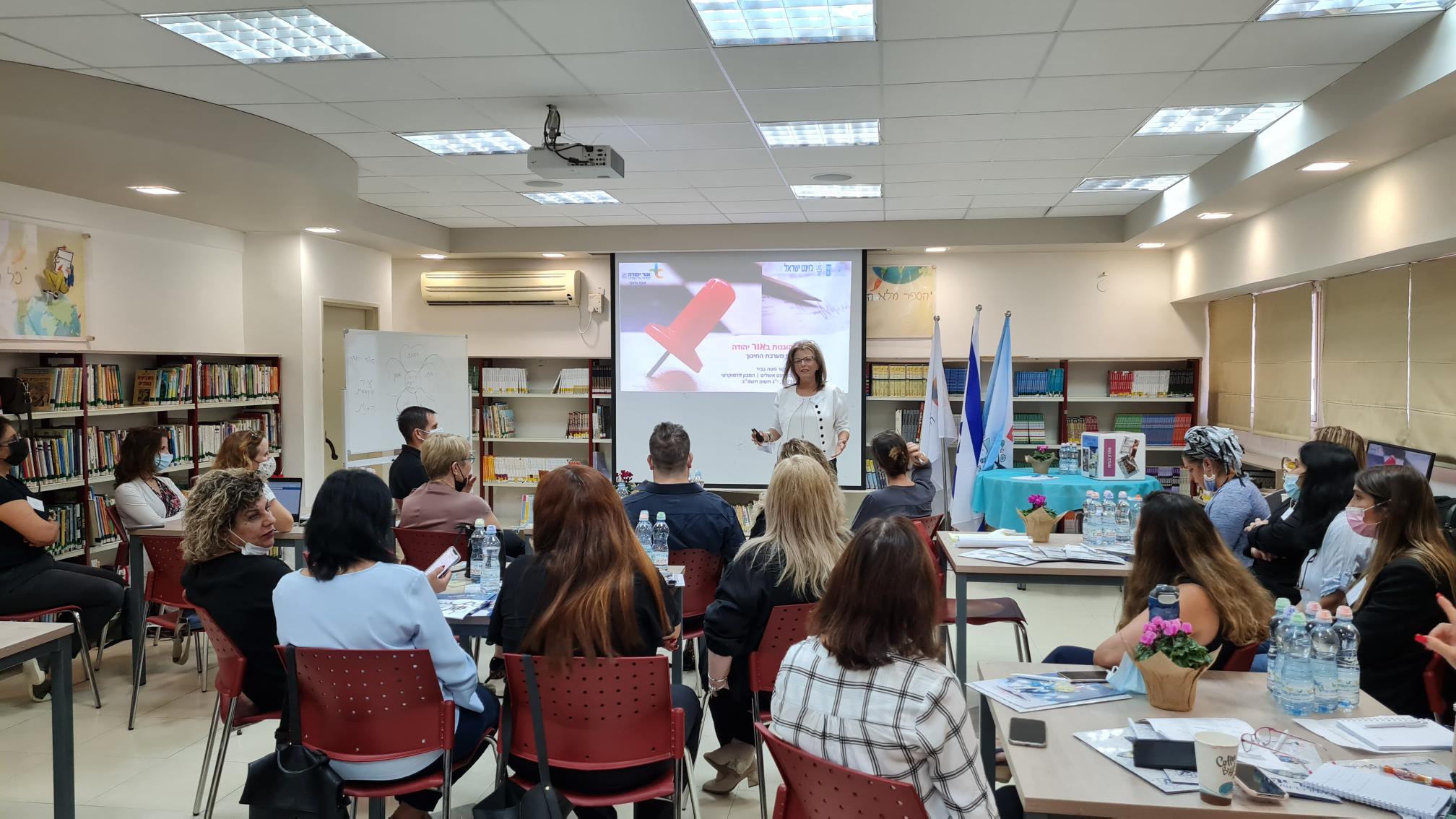 בסיור הוצגו המרחבים החדשניים שבחדרי ה-STEM 