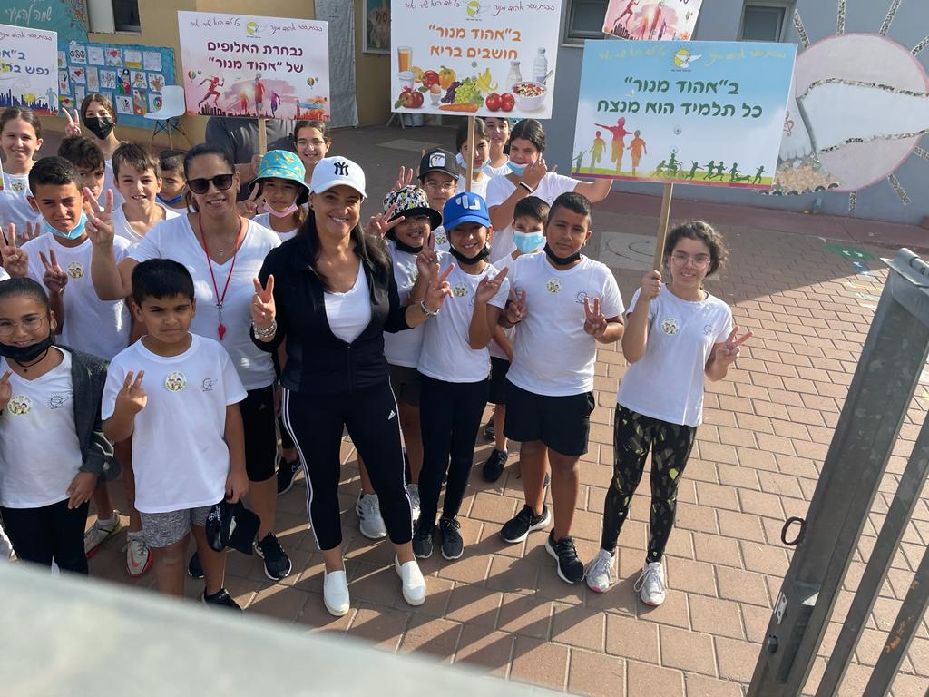 צעדות, כרזות ומיזמים ספורטיביים: יום ההליכה העולמי באור יהודה