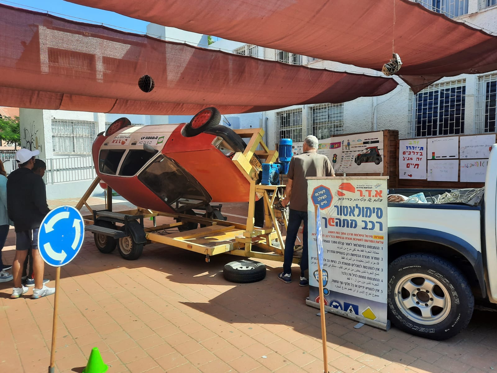 התקיימה פעילות של הדמיית רכב מתהפך בעת תאונה 