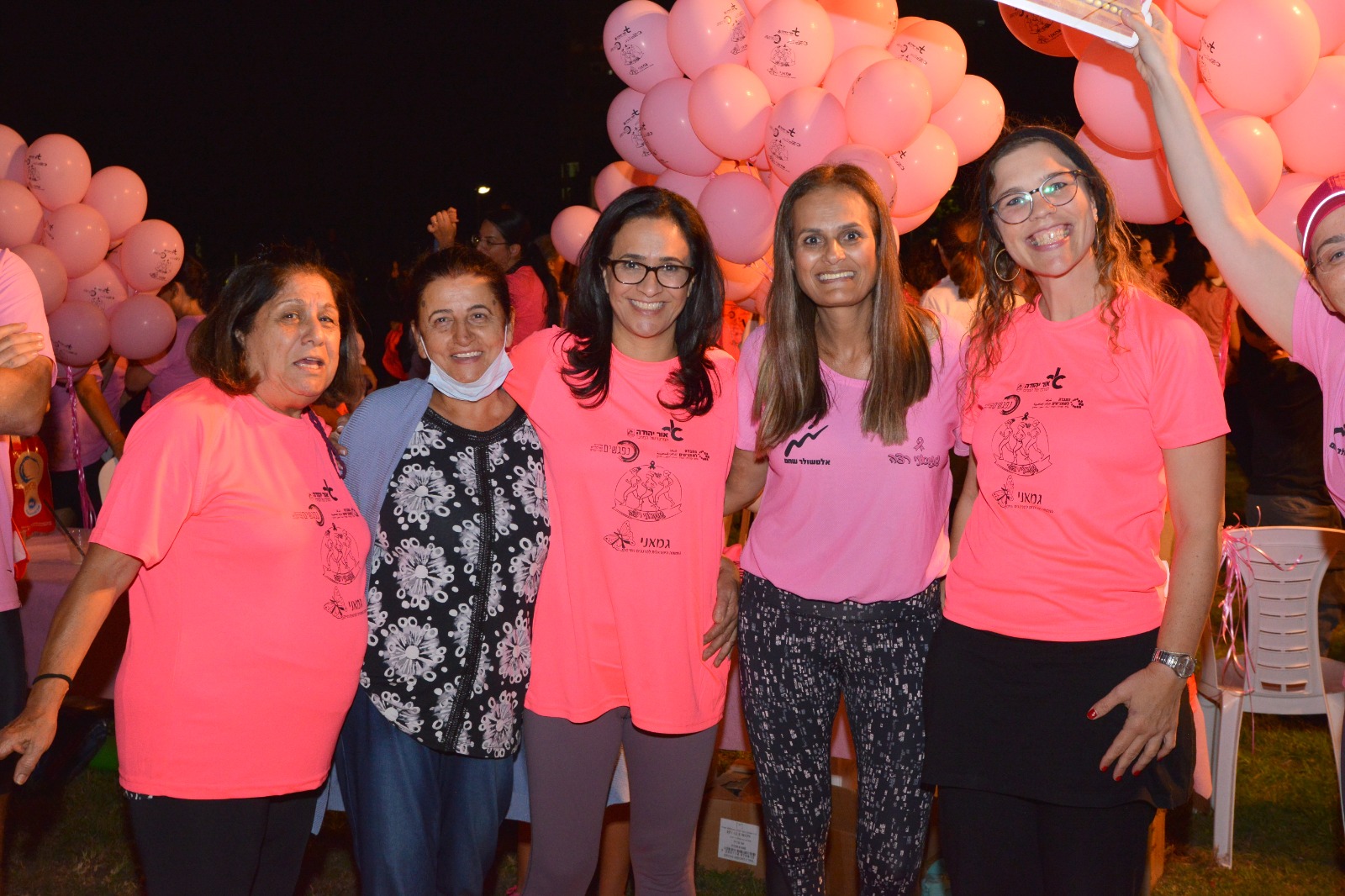 מתרגלות זומבה בפארק וגם ראש העיר מצטרפת