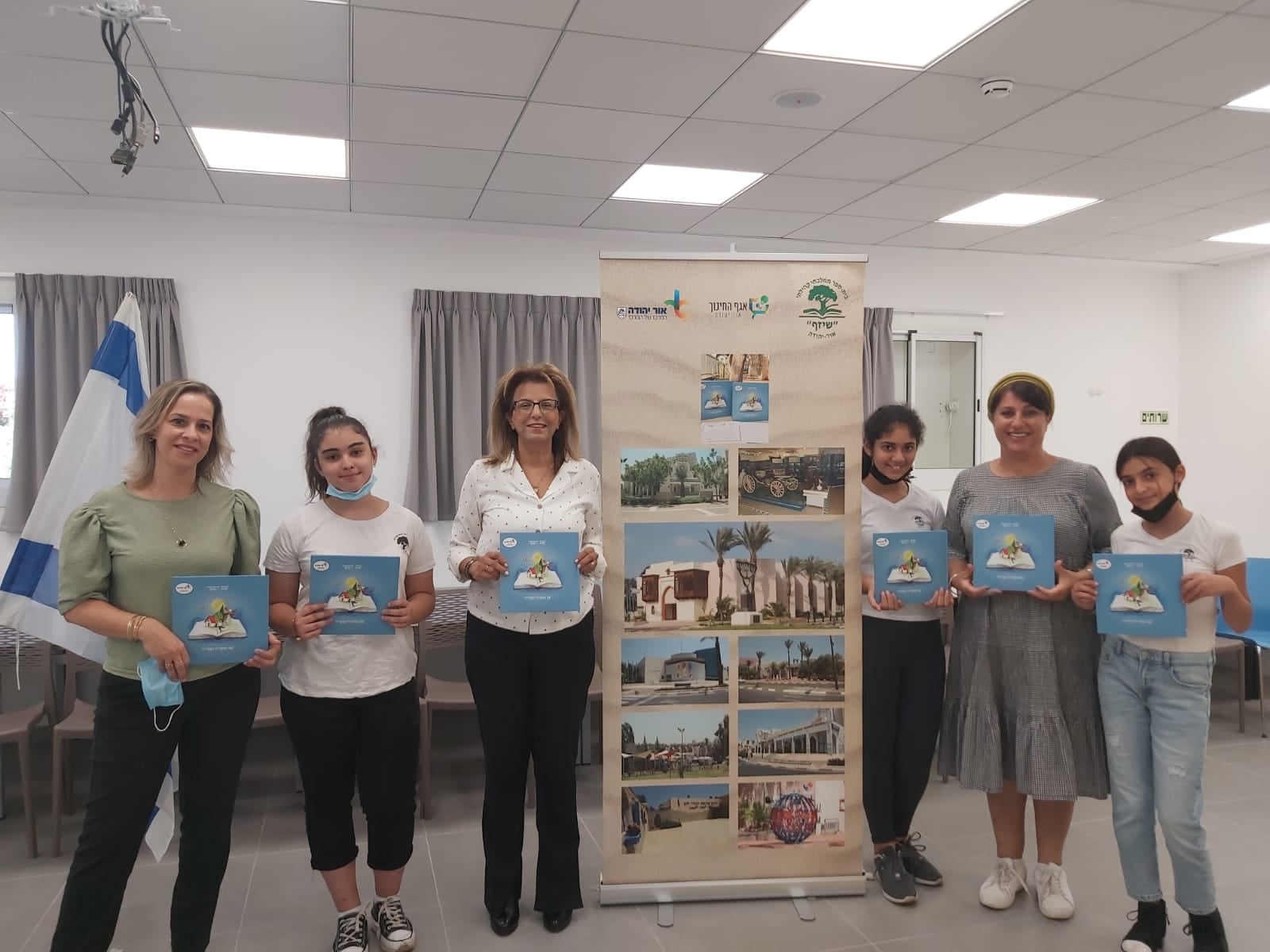 התלמידים כותבים ספר דרך עיני סביהם, הוריהם והם עצמם, תוך דגש על מורשת העיר 