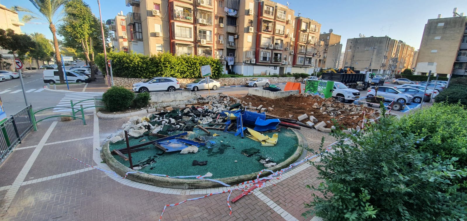 במסגרת השדרוג, מוחלפים מתקני המשחק הישנים במתקנים בטיחותיים וחדישים 