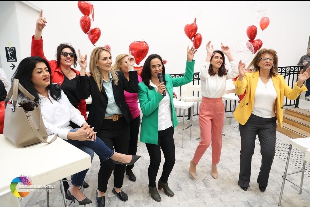 עובדות העירייה השתתפו בהפנינג שהפיק ארגון העובדים שכלל פינוקים רבים