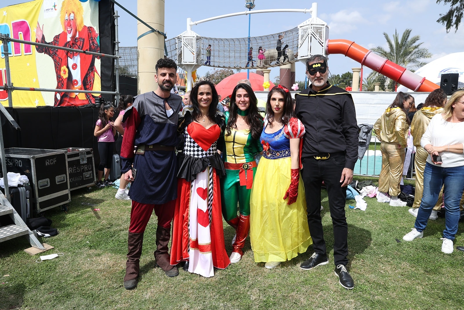 מוזמנים ללקט תמונות פורימיות מהחגיגות בעיר: