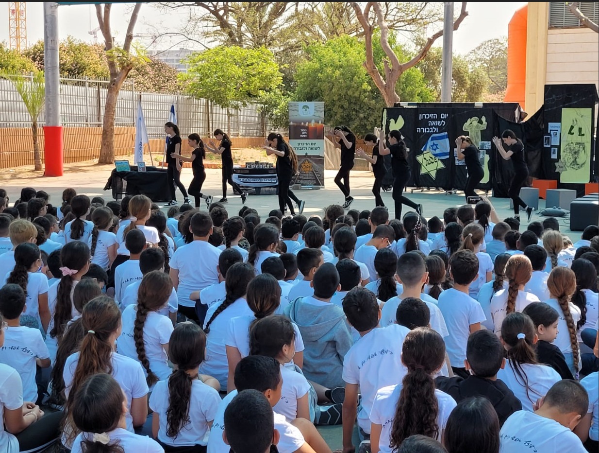 ביום הזיכרון לשואה ולגבורה התקיימו הטקסים בכל מוסדות החינוך בעיר