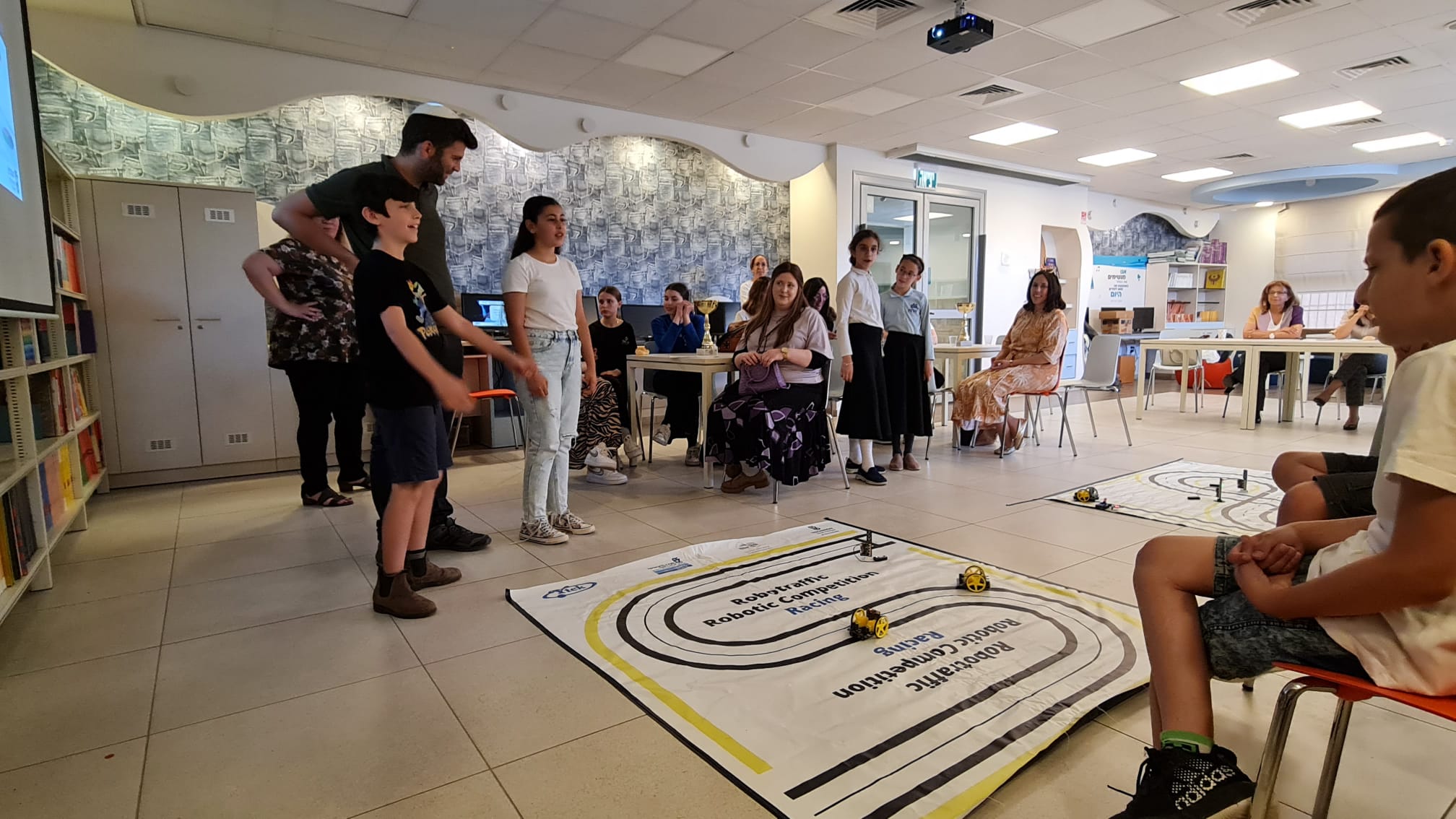 הטקס התקיים בספריית בית ספר אהוד מנור 