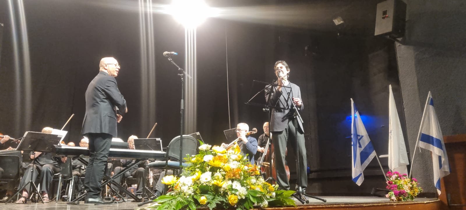 במהלך הקונצרט, התלמידים האזינו והצטרפו לשירה 