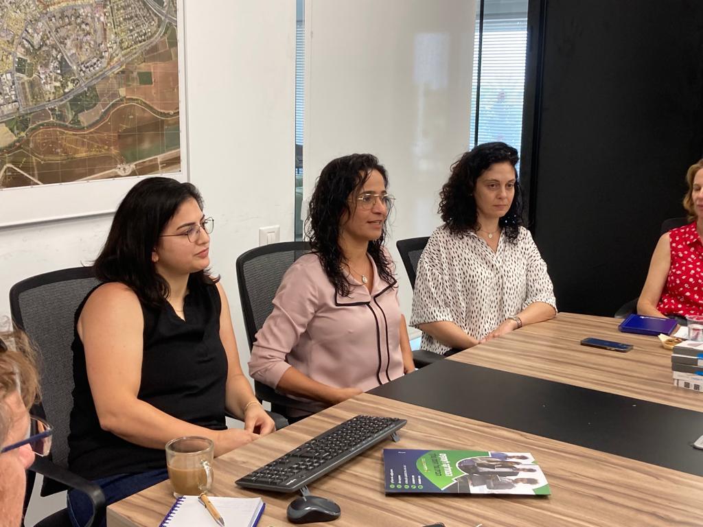 יום העיון נפתח עם ראש העיר ליאת שוחט, שסקרה את הפעילות בעיר בדגש על הובלת המדיניות לקידום ופיתוח העסקים