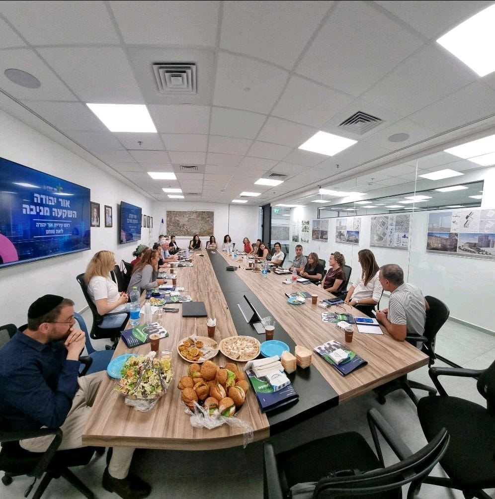 מנהלת המחלקה לעסקים בעיריית אור יהודה, אביה דרי, הציגה את החזון, הדרך והמטרות של המחלקה כגוף שנותן שירות לעסקים