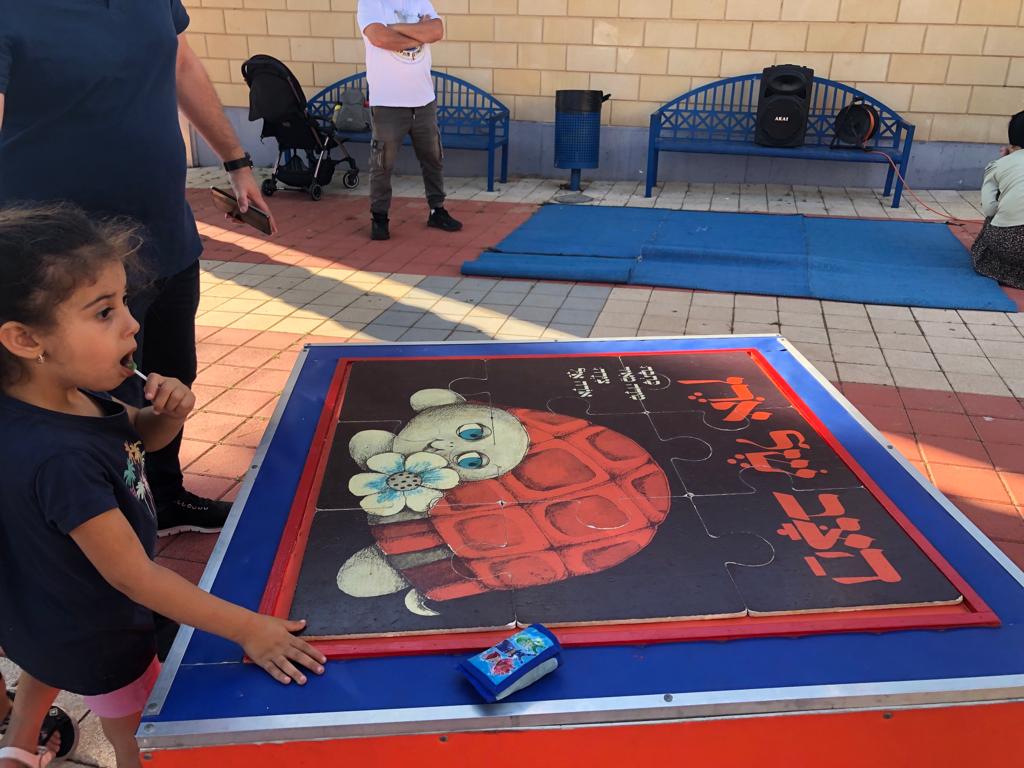 עשרות משפחות הגיעו לספרייה כדי ליהנות מתחנות ומתחמי פעילות מגוונים ברוח הסיפורים המוכרים