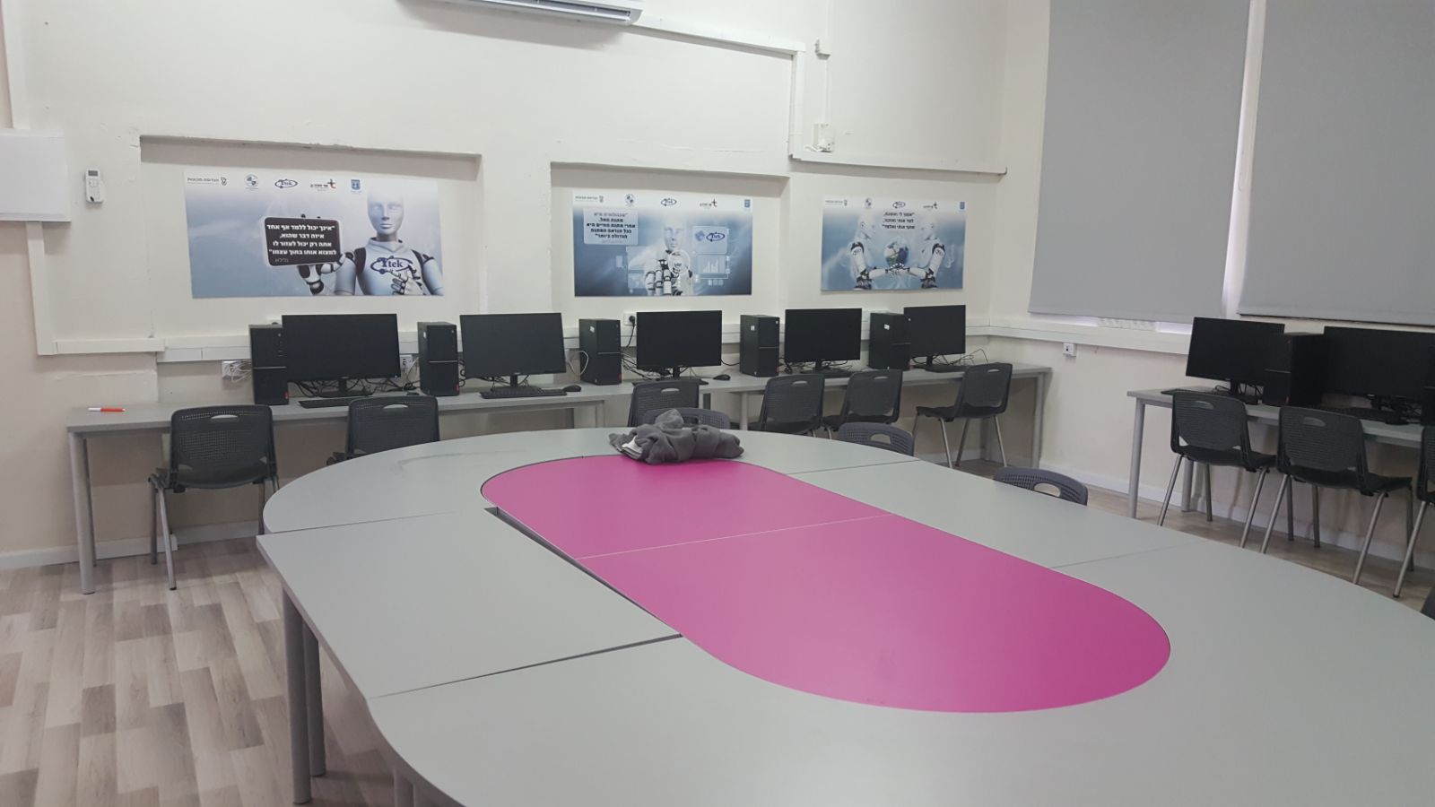 בבתי הספר יאובזרו המעבדות בציוד חדש לטובת לימודי התלמידים