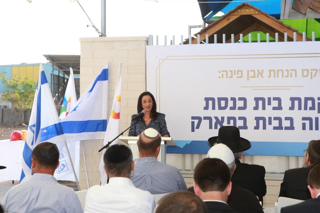 היקף המבנה כולו 1,840 מ״ר, והוא יכלול גם אולם התכנסויות ובית מדרש