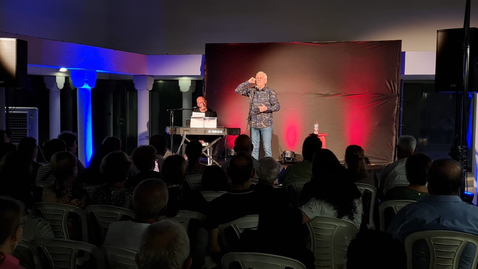 בספרייה העירונית הועלה מופע הסטנדאפ של מוני מושונוב