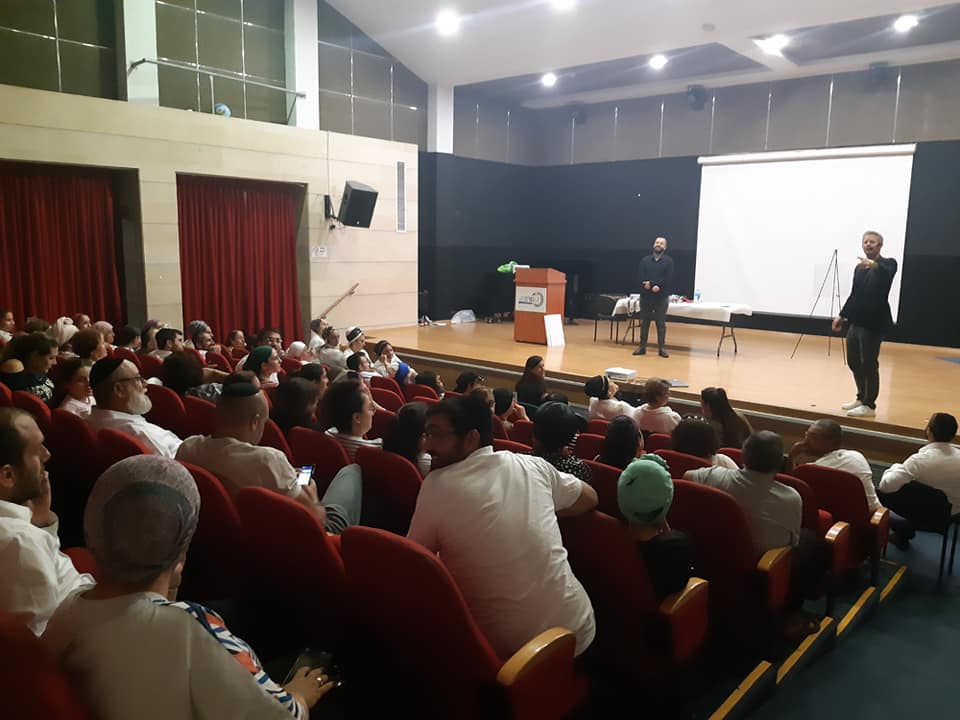 הפעילים סיימו תקופת הכשרה של מספר חודשים במטרה לשפר את איכות החיים בשכונה 