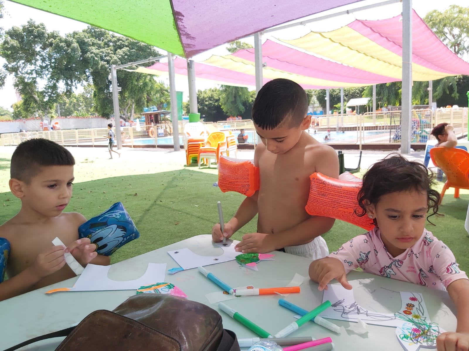 עיריית אור יהודה פתחה את הבריכה העירונית לטובת משפחות שהגיעו מאשקלון, שדרות ויישובי העוטף