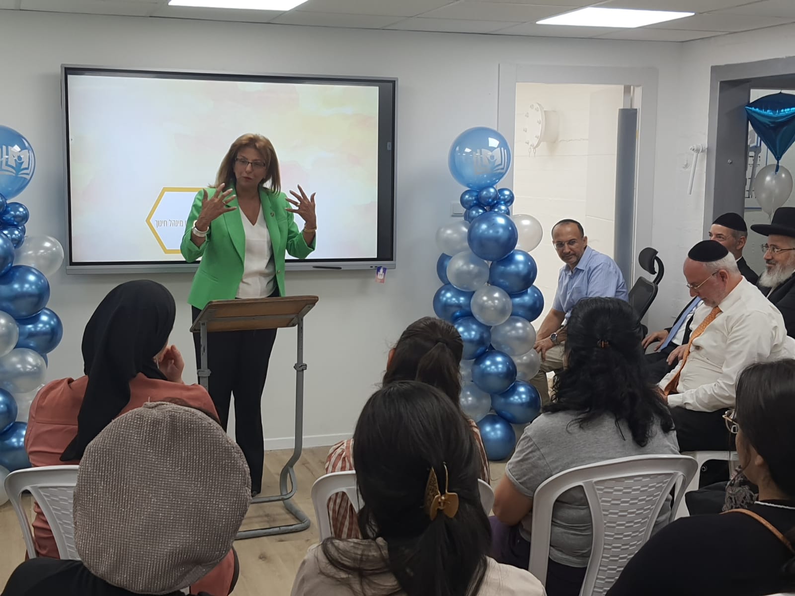 דלילה אשכנזי ציינה בהתרגשות שהעיר משקיעה בכל המגזרים, בהם המגזר החרדי, תוך שימת דגש על פיתוח האופק המקצועי של התלמידים