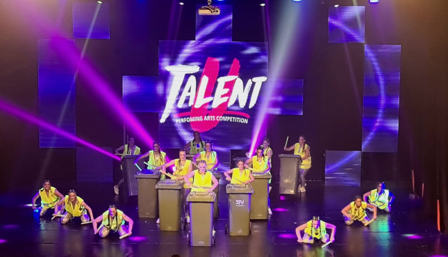 הבנות עתידות לטוס לצרפת ב-15 בדצמבר