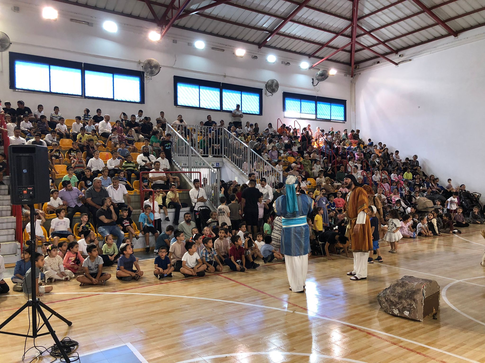 הצגות לילדים, מופעי שירה למבוגרים והרבה שמח: אירועי סוכות ושמחת תורה באור יהודה