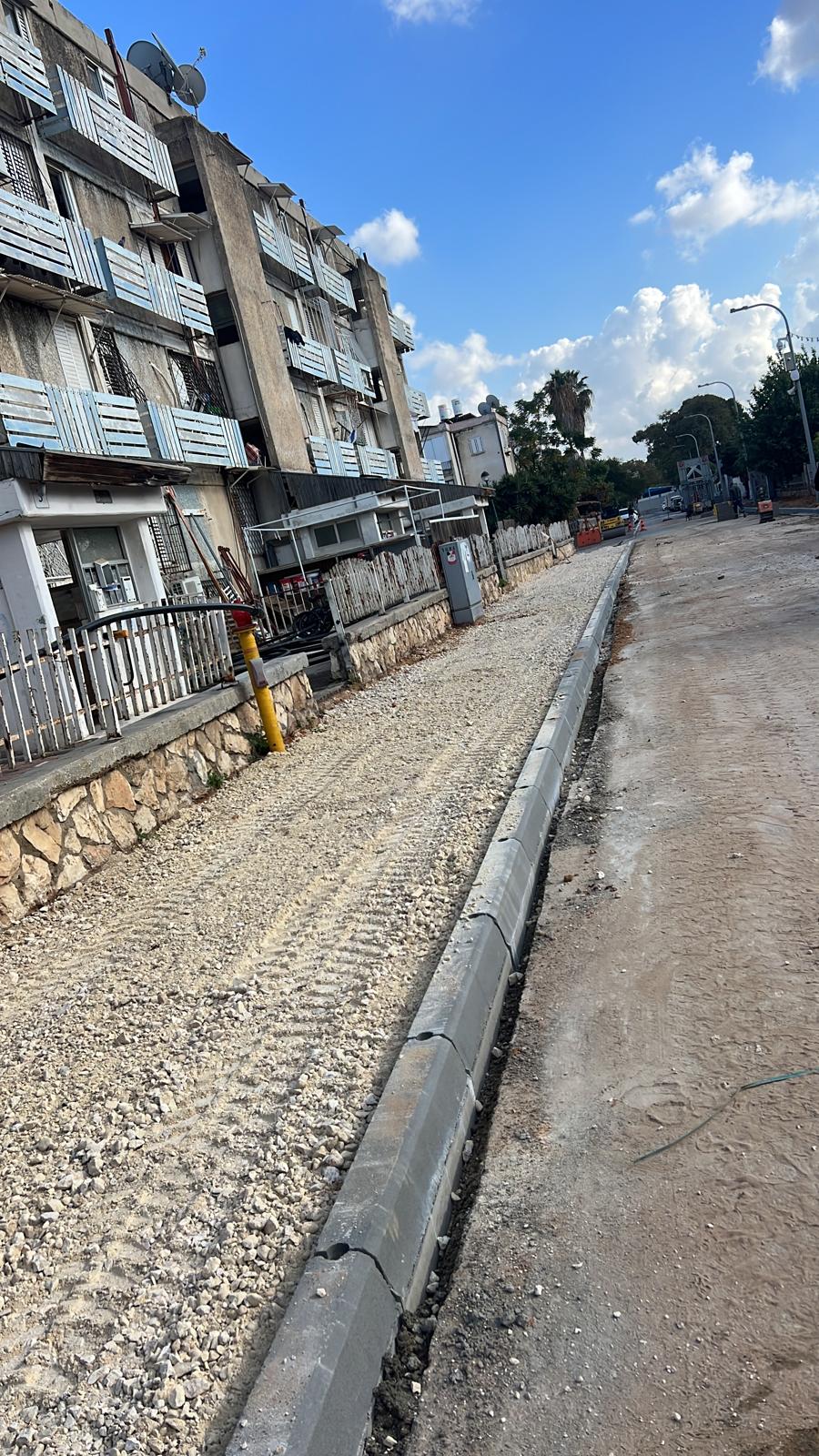 העבודות כוללות החלפה של כלל המדרכות בשונה, קרצוף וריבוד הכבישים, הסדרת תאורת הרחוב ועוד