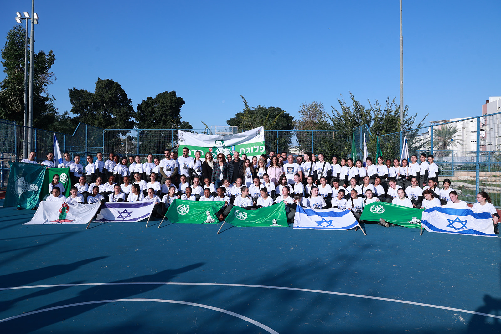 ב-8.30 הוזנק המקצה העממי ל-2 קילומטרים לזכרה של הדר כהן ז