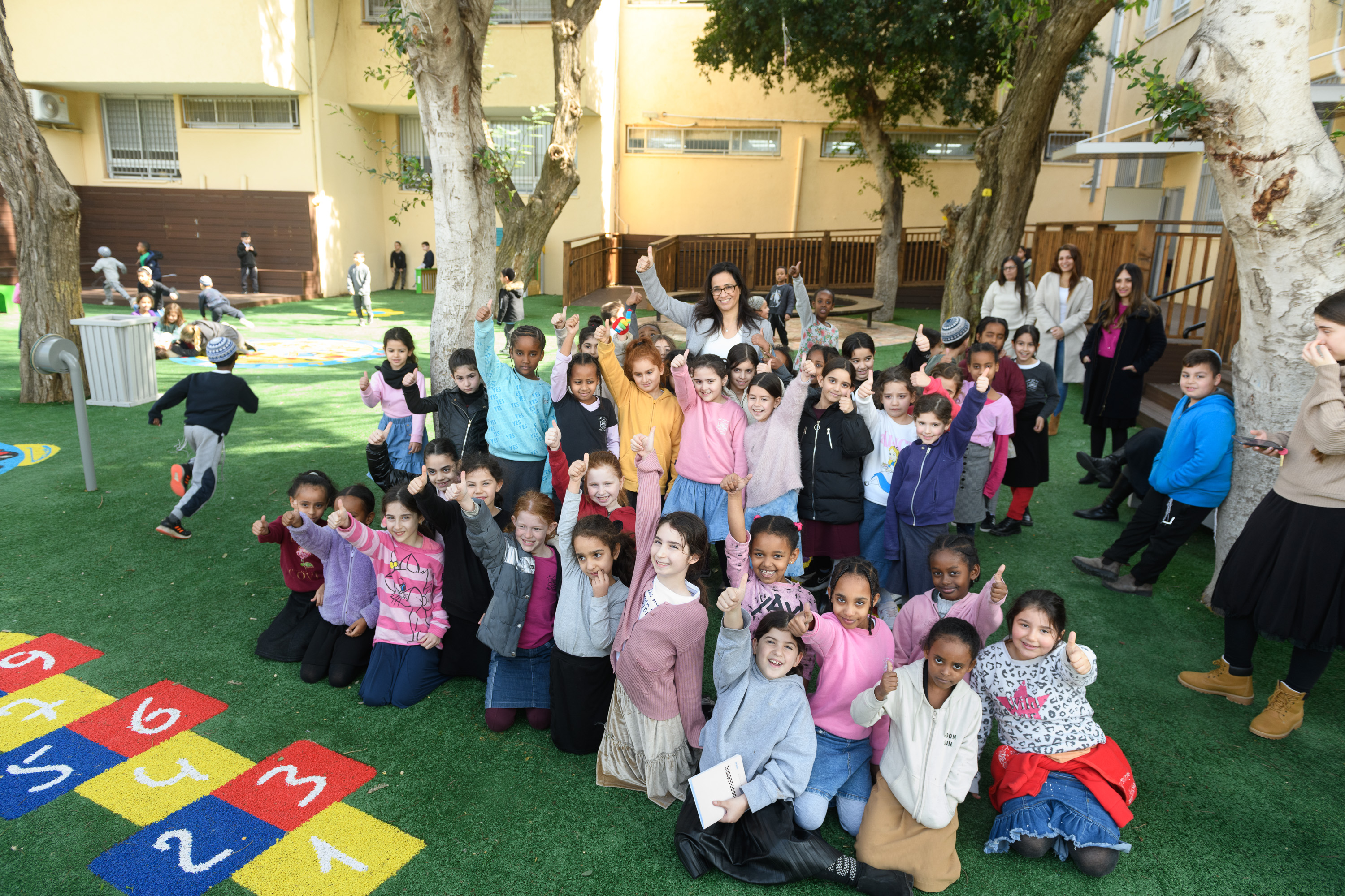 חצר בית ספר סעדיה גאון עברה מתיחת פנים