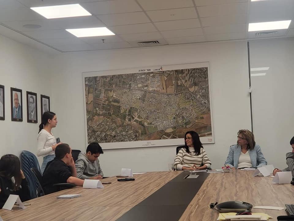 מיזם חינוכי חדש הושק באור יהודה בו נפגשים תלמידי בתי הספר בעיר אחת לחודש בלשכת ראש העיר לספר על יוזמות ורעיונות לביצוע 
