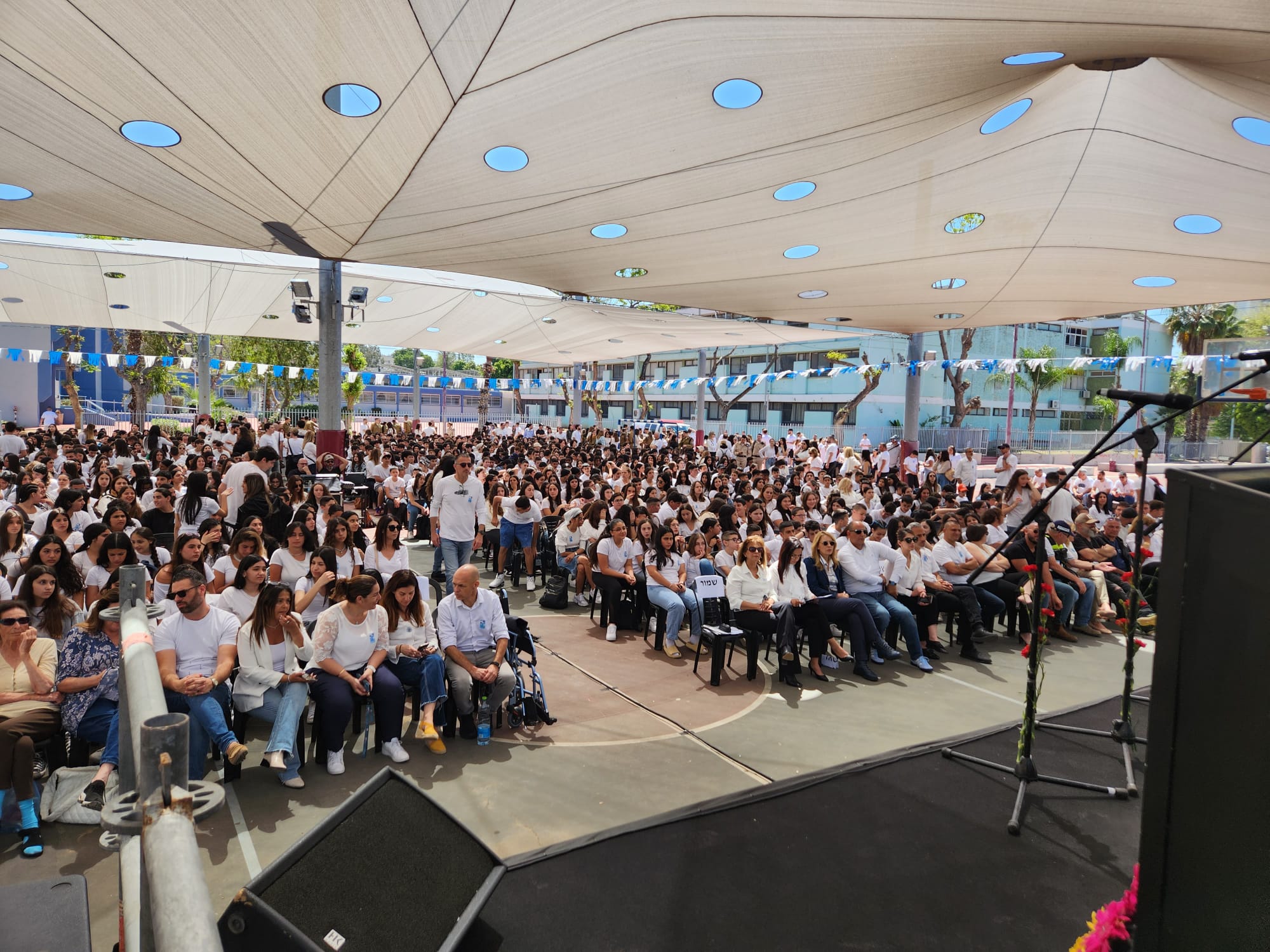 בני הנוער באור יהודה ציינו את יום הזיכרון לחללי מערכות ישראל ונפגעי פעולות האיבה במספר מחוות מרגשות ובטקס משותף לתלמידי חט"ב ותיכון יובלים. 