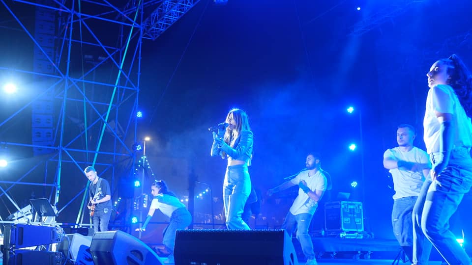 במשך שש שעות התקיימו הופעות חיות על הבמה המרכזית של מיטב האמנים לצידן של הלהקות העירוניות באירוע בלתי נשכח שבו השתתפו אלפי תושבים ואורחים. את האירוע הפיק אגף תרבות ואירועים בראשות חנה פיזואטי יוסף.