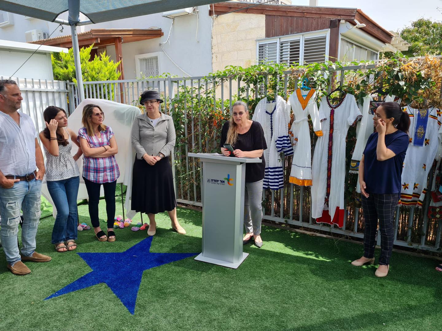 באירוע נשקפה דמותה המיוחדת במינה של בת שבע, תושבת סביון, אישה יקרה עם נתינה ללא גבול. בת שבע ליוותה נערות במצוקה קשה ותמכה בהן במשך שנים רבות ברמה הרגשית והכלכלית בכל הצמתים המשמעותיים בחייהן. כתבה לה אחת הנערות אותה ליוותה: "בת שבע אהובה שלי, הכרנו בהיותי בת 13. אני זוכרת את המבט, את העיניים הטובות, את הרוך והחיבוק. עטפת והגנת עלי והדגשת תמיד שכל עוד את כאן, לא יאונה לי דבר ואכן כך היה. למדתי ממך להיות אופטימית ולדעת שכל דבר הוא לטובה. בת שבע, הצלחתי! ההצלחות שלי הן שלך. היית איתי בכל שלב בחיי ותמיד תהיי נר לרגליי".