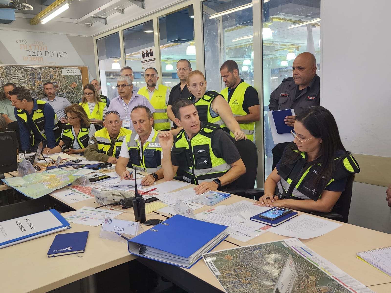 לאורך היום תרגלה העירייה תרחיש מלחמתי הכולל נפילות טילים, גיבוש תמונת מצב ומתן מענה לצרכים העולים מתושבי הרשות תוך כדי הפסקות חשמל ומים. התרגיל כלל הדמיות של אזורי הרס בעיר, דימוי הנרטיב התקשורתי, פניות תושבים למוקד, פעילות ארגוני חירום ושיתוף משרדי הממשלה. בנוסף תרגלה העירייה תרחיש של פתיחת מרכזי קלט לכ-400 תושבי הצפון המפונים לאור יהודה בעקבות מלחמה בגזרה הצפונית.