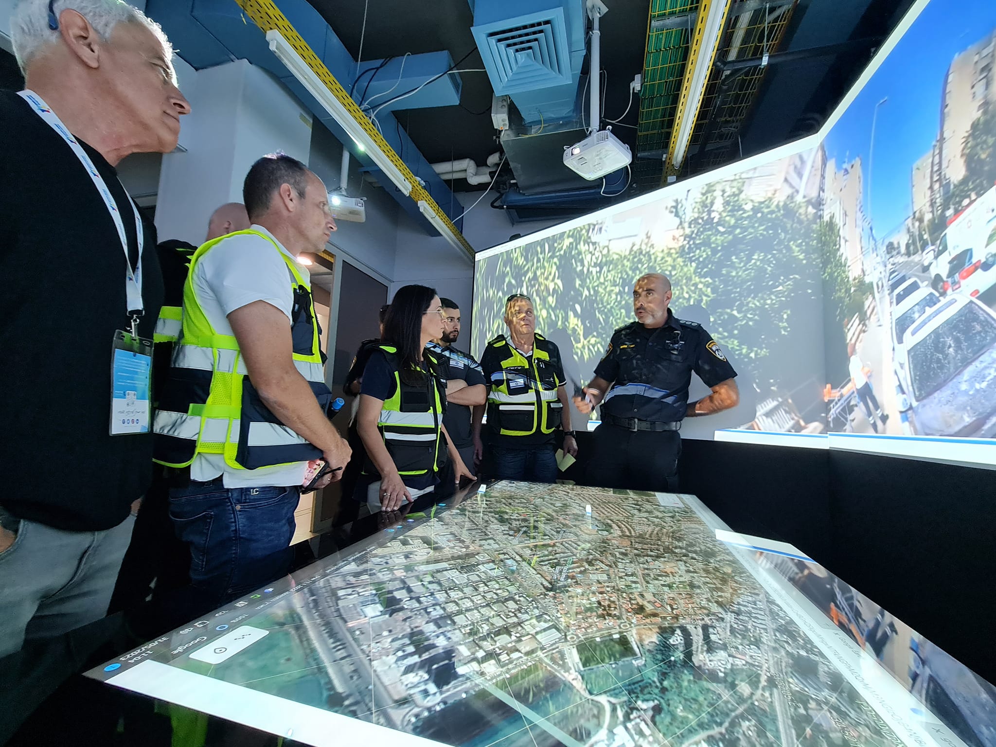 במהלך התרגיל שהתקיים תחת לחץ גדול וכלל תרחישים בלתי צפויים עלה כי כל מערכי החירום קיבלו החלטות מצוינות וכי הממשקים בתוך מכלולי החירום מתנהלים בצורה טובה מאוד. מפקד מחוז דן, אל"מ חי רקח, ציין כי אור יהודה היא בין הערים החזקות ביותר במחוז במוכנות לחירום. אור יהודה תמשיך ותתרגל התמודדות עם מצבי חירום ותעשה הכול כדי להגיע הכי מוכנה שאפשר למערכה הבאה ולכל תרחיש ביטחוני שיפקוד אותה. תמונות: דוברות עיריית אור יהודה