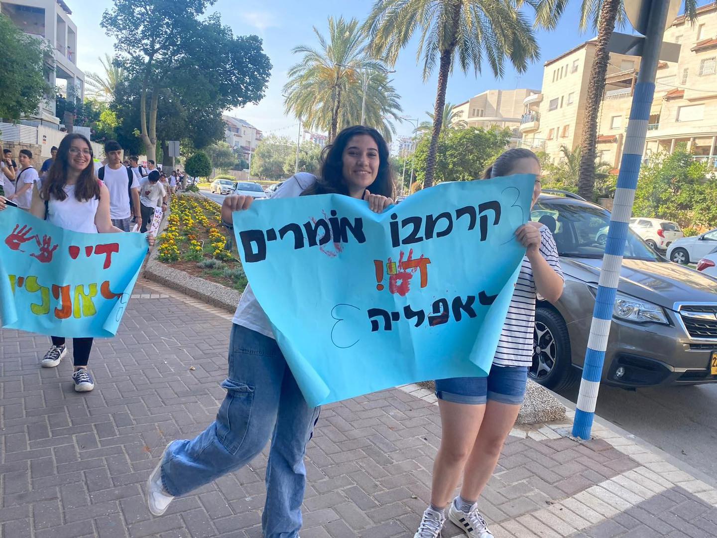 צעדת הנוער ביום תנועות הנוער וארגונים היא מסורת המתקיימת מדי שנה בהובלתה של מחלקת הנוער ב"נפגשים". גם השנה יחידת מנהיגות נוער בהובלתה של עדן עזרא ורכז תנועות וארגוני הנוער יוסי מינשריק הובילו את הצעדה בהשתתפות כ-300 בני נוער, חברי מועצת הנוער העירונית וחניכי תנועות הצופים, מכבי, כנפיים של קרמבו, יוניסטרים, אחריי, אחרייטק, איגי וסח"י. באירוע השתתפו גם ראש העיר, ליאת שוחט, וסגנה, אלירן אליה.