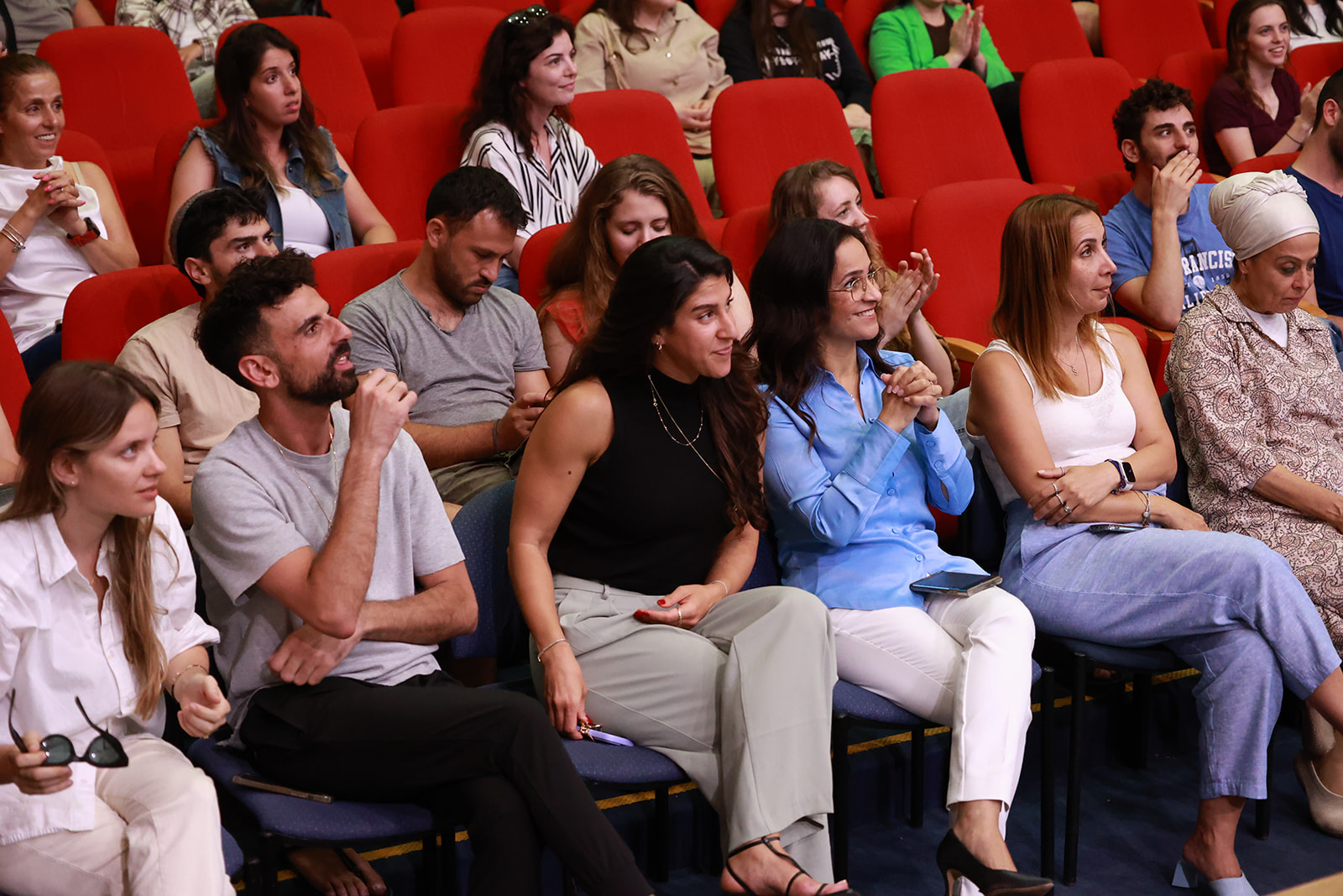  את פרס ההצטיינות, שובר מתנה בשווי 500 ₪, קיבלה אילי מועלם על תרומתה יוצאת הדופן בתיכון ברנקו וייס.