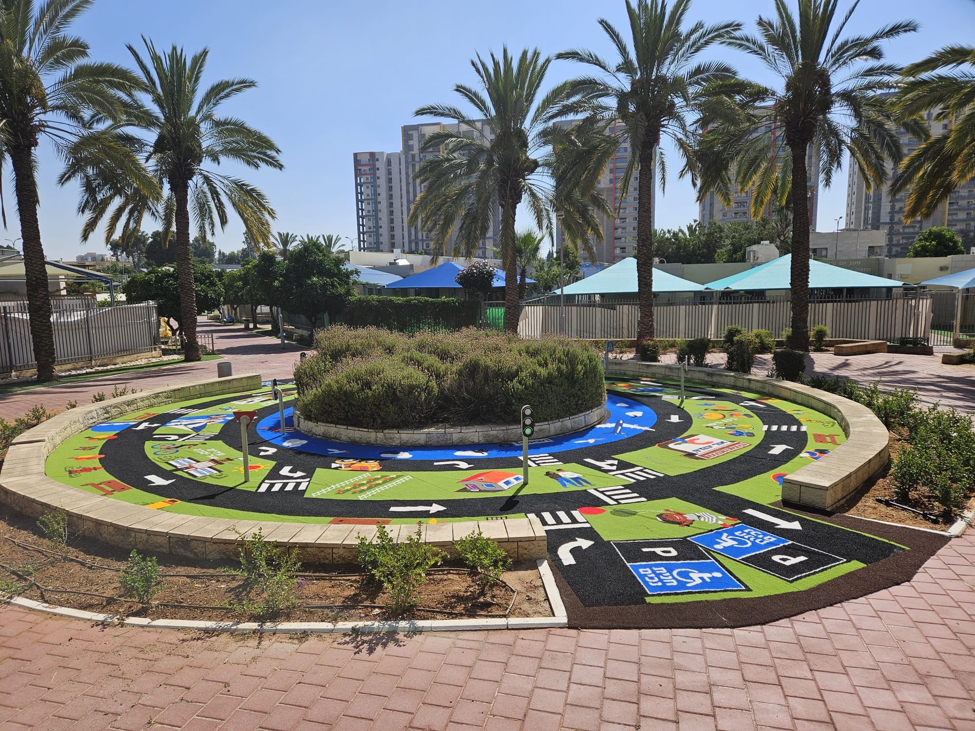 הגינה החדשה עוצבה בצורת כיכר 