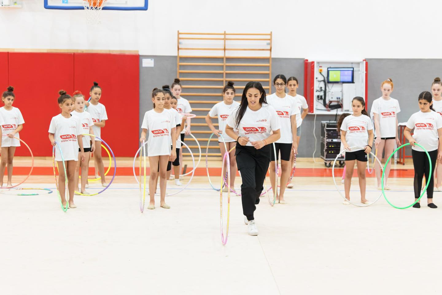 המדליסטית האולימפית קיימה אימון בהתעמלות אומנותית למתעמלות אור יהודה ולהוריהן 