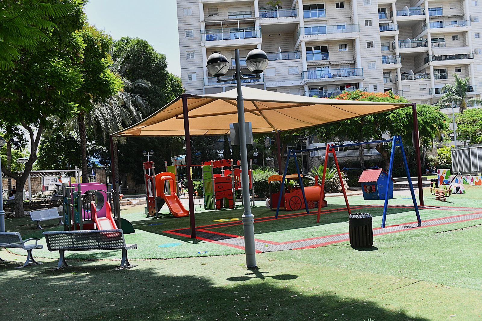 הגינות הוקמו במקומות בהן לא היו גינות משחק קרובות לבתי התושבים וכעת תושבי השכונות נווה סביון, נווה רבין, סקיא א' ובשכונת איילת השחר-אור יום נהנים מגינות משחק חדשות, נגישות ובטיחותיות קרוב לביתם ללא צורך בחציית כבישים או מעבר לגינות ציבוריות גדולות, במיוחד בימים אלה כאשר הילדים נמצאים בחופשת הקיץ וכן לכל אורך השנה.