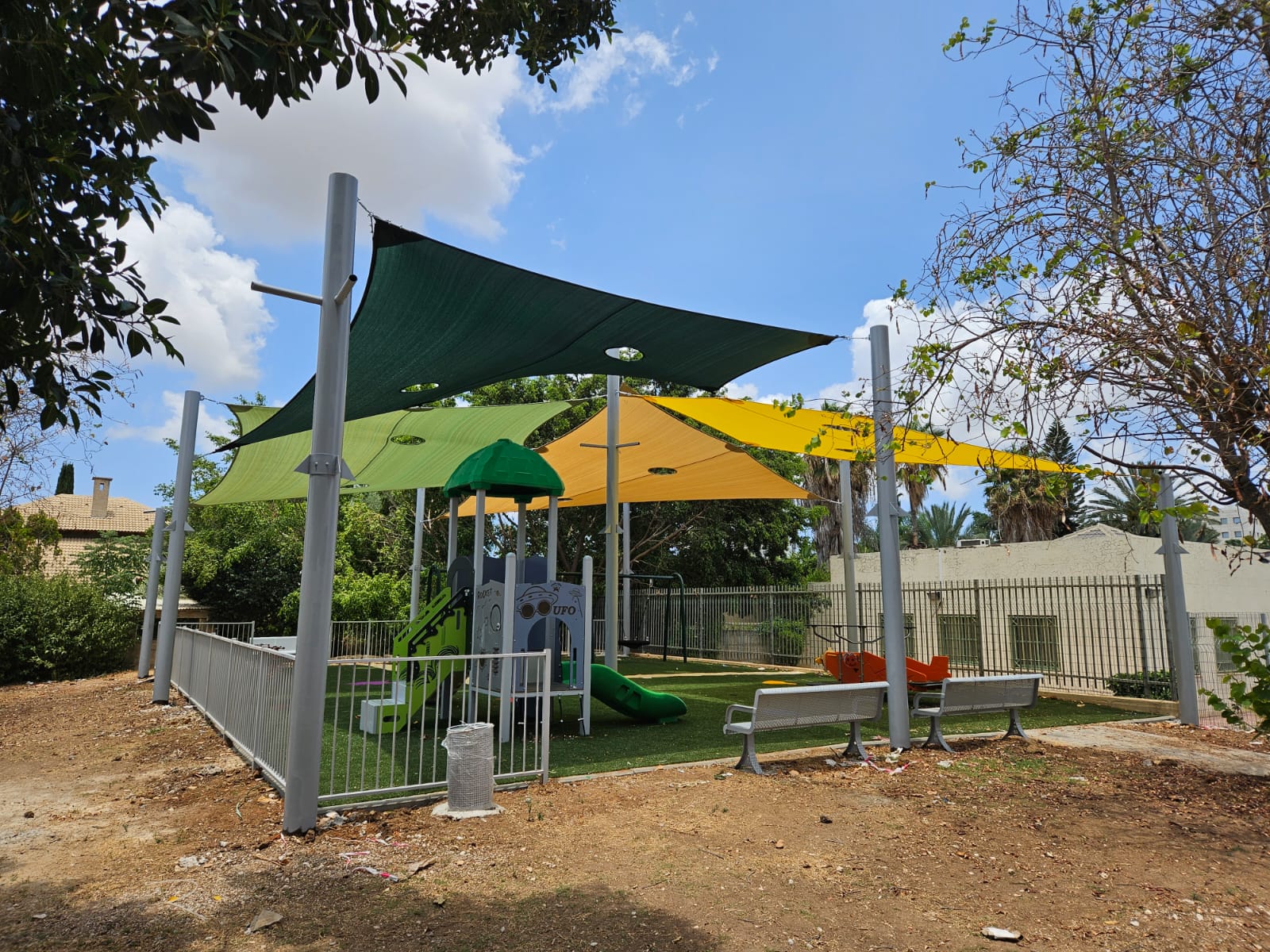 בגינת הפעוטות בנווה סביון הותקנו נדנדות, מתקן משולב, מתקן רכבת, מתקן קן לציפור ועוד. בימים הקרובים תושלם התקנת ההצללה בגינה. בגינת ניצן שהוקמה בנווה רבין ברח' ניצן 12 הותקנו חצובות נדנדות, מגלשות, מנהרות, מתקן קפיצי ומתקן רכב. בגינת הבוסתן שהוקמה באיילת השחר-אור יום הותקנו מגדל ובו 2 מנהרות מגלשות, מתקן קן לציפור, נדנדה לפעוטות, מתקן קפיצי עלה ורד ותאורה. גינת האצ"ל בשכונת סקיא א' ברח' האצ"ל 12 ששימשה עד לא מכבר כגינת כלבים שופצה מהיסוד והוסבה לגינת משחק מקסימה. בגינה הותקנו משטח חדש, חצובות נדנדות, מתקן מטוס, מתקן קן לציפור, מגדל עם 2 מגלשות, מתקן משולב ומתקן קפיצי.