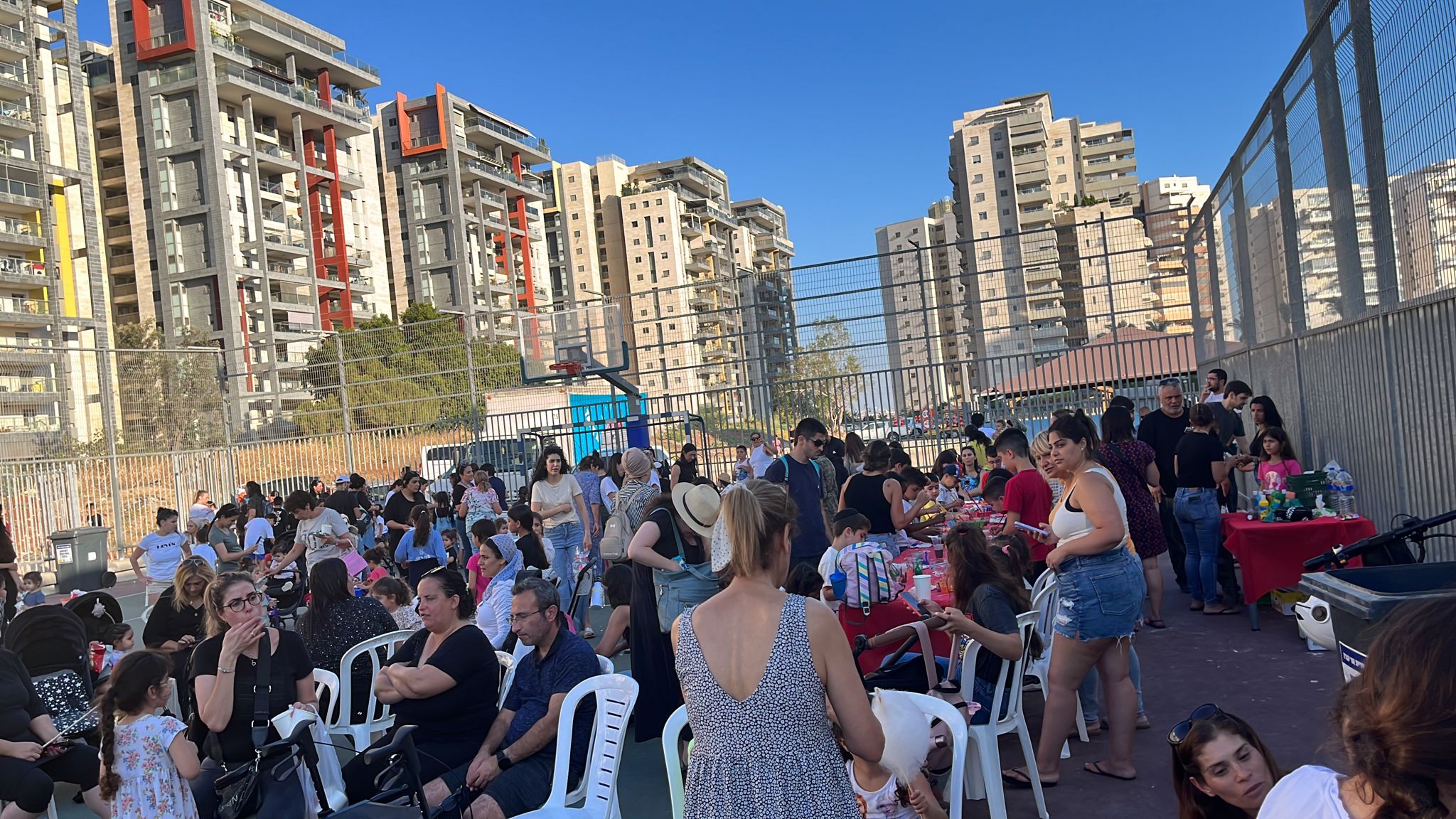 לאחרונה החל גיוס מתנדבים למיזם משמר השכונה לצד עידוד גיוס פעילים קהילתיים. קבוצת המתנדבים במשמר השכונה משקיעים מזמנם וממרצם למען תושבי השכונה ומסייעים בשמירה על הסדר הציבורי.