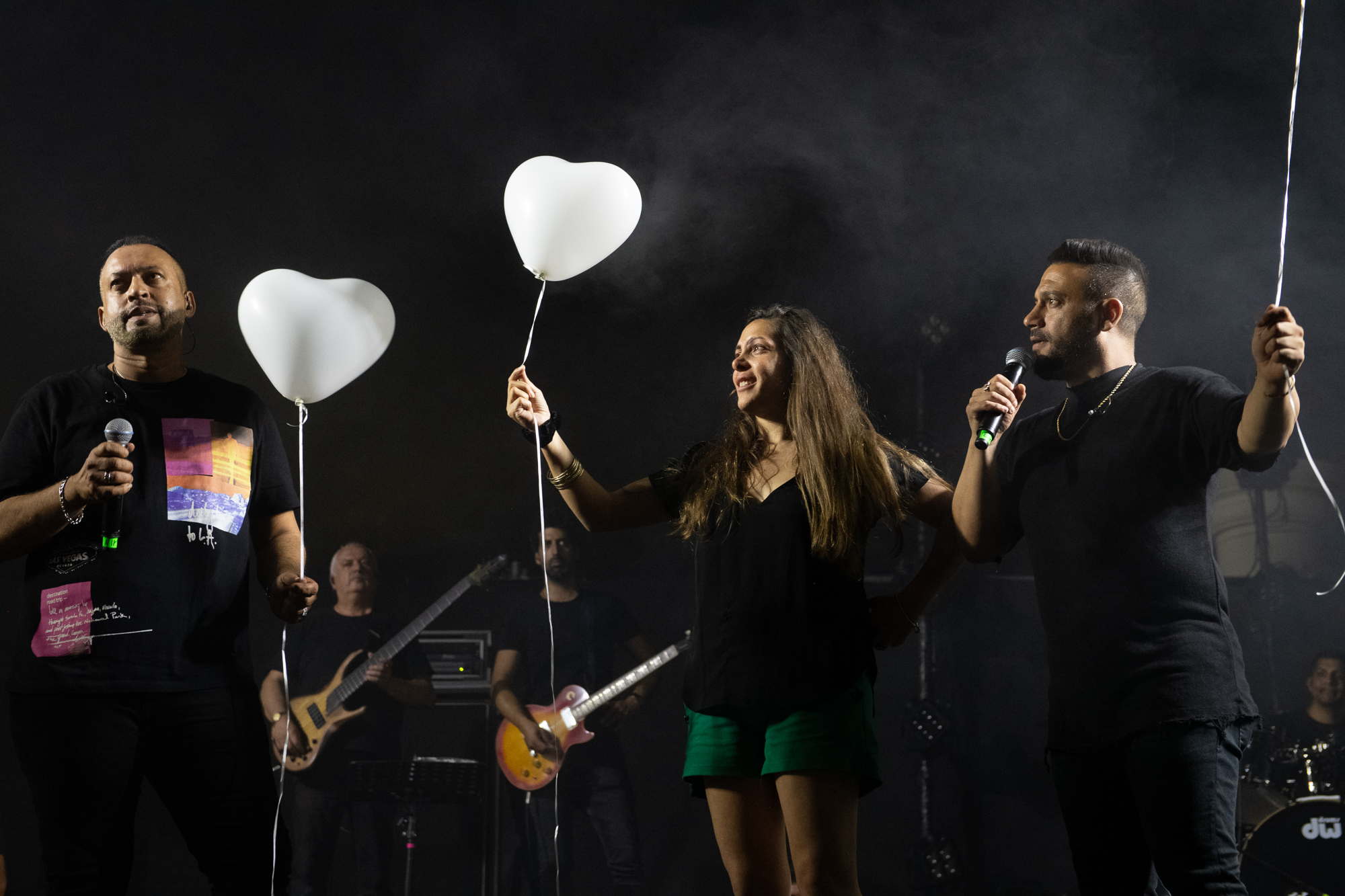 ביום שלמחרת התקיימה הופעתו של טונה. אל המופע של מי שנחשב ללהיט הגדול של הקיץ הגיעו אלפי בני נוער מאור יהודה והאיזור שדיקלמו את שיריו, בדגש על שני הלהיטים הגדולים שלו - גם זה יעבור וסהרה. אלפי תושבים הגיעו לגן התשעה כדי לשיר, לרקוד ובעיקר לבלות מאירועים מוצלחים שהתקיימו בהובלת אגף תרבות ואירועים בעירייה בראשות חנה פיזואטי יוסף.