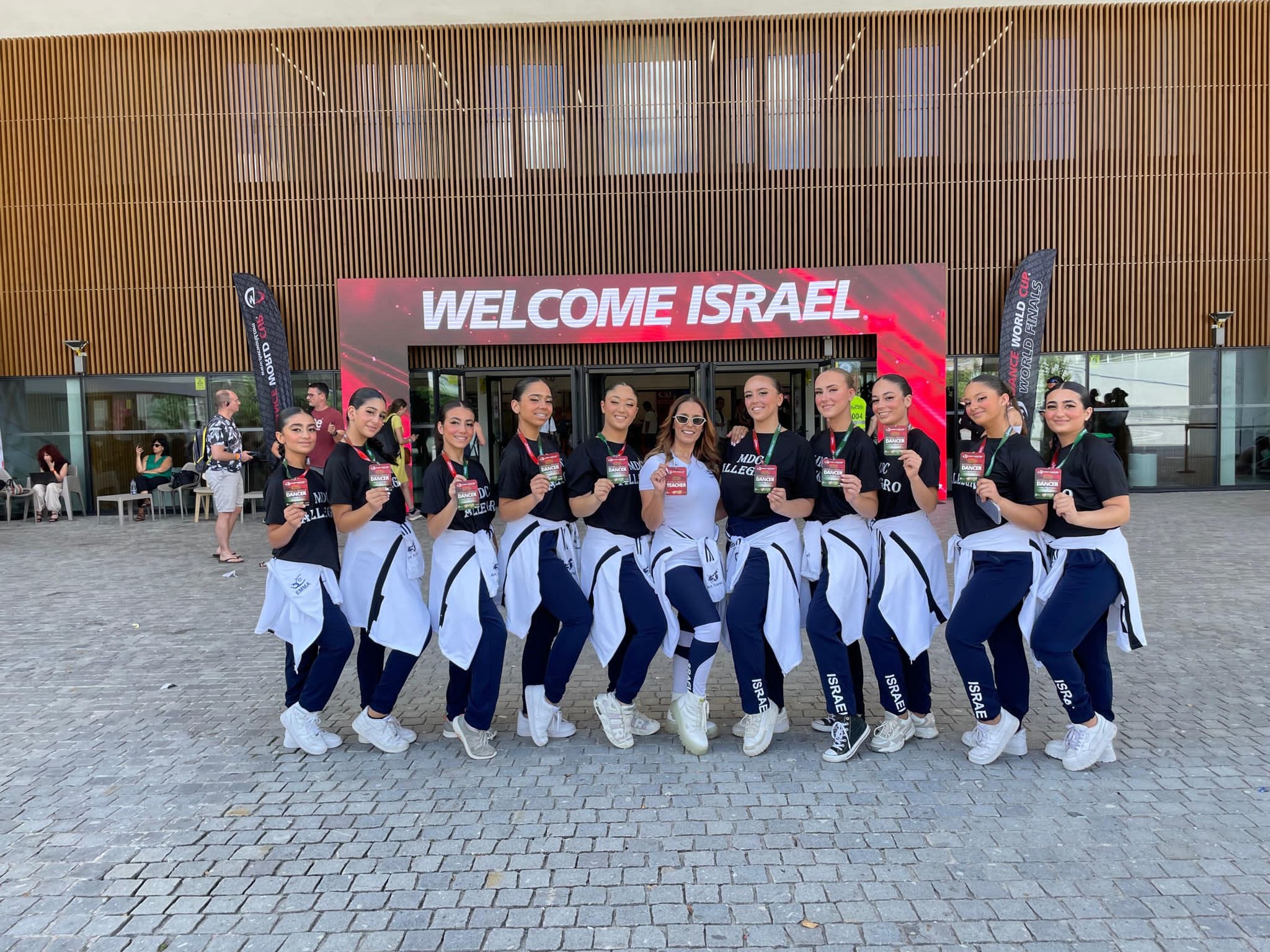 להקת אלגרו בניהולה המקצועי של אורל חתוכה, פועלת באמצעות "נפגשים" מרכזים קהילתיים וזכתה לפני כ-4 חודשים בתחרות מוקדמות גמר גביע העולם שנערכה בסינמה סיטי גלילות ובכך הבטיחה את עלייתה לתחרות אליפות גביע העולם בריקוד שהתקיימה כאמור בפורטוגל.