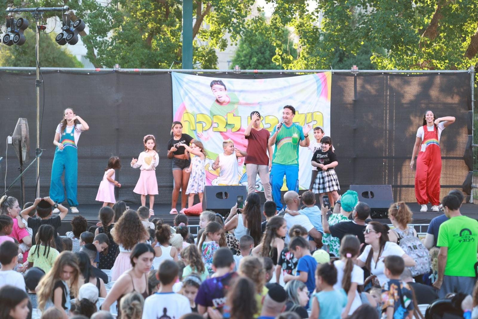 במסגרת אירועי הקיץ בעיר הופיע בהיכל התרבות באולם מלא מפה לפה הזמר האהוב, יואב יצחק, במופע ערב למבוגרים עם שלל להיטיו "פני מלאך"