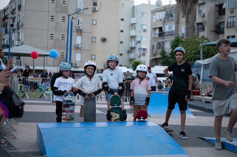 את האירוע ליווה די-ג'יי שניגן מוזיקה ברוח התקופה עם הלהיטים הגדולים של שנות השמונים