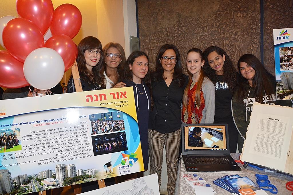 את הקריה השש שנתית של יובלים מוביל בשנים האחרונות ד"ר נתי ברק, כשלצידו מירב שקד מנהלת את החטיבה העליונה וקודמתה היא מזל שרעבי ורוית דאי מנהלת את חטיבת הביניים. לאה אשכנזי מנהלת את בית ספר אור חנה והרב גיל יאיר מנהל את תיכון יעדים.