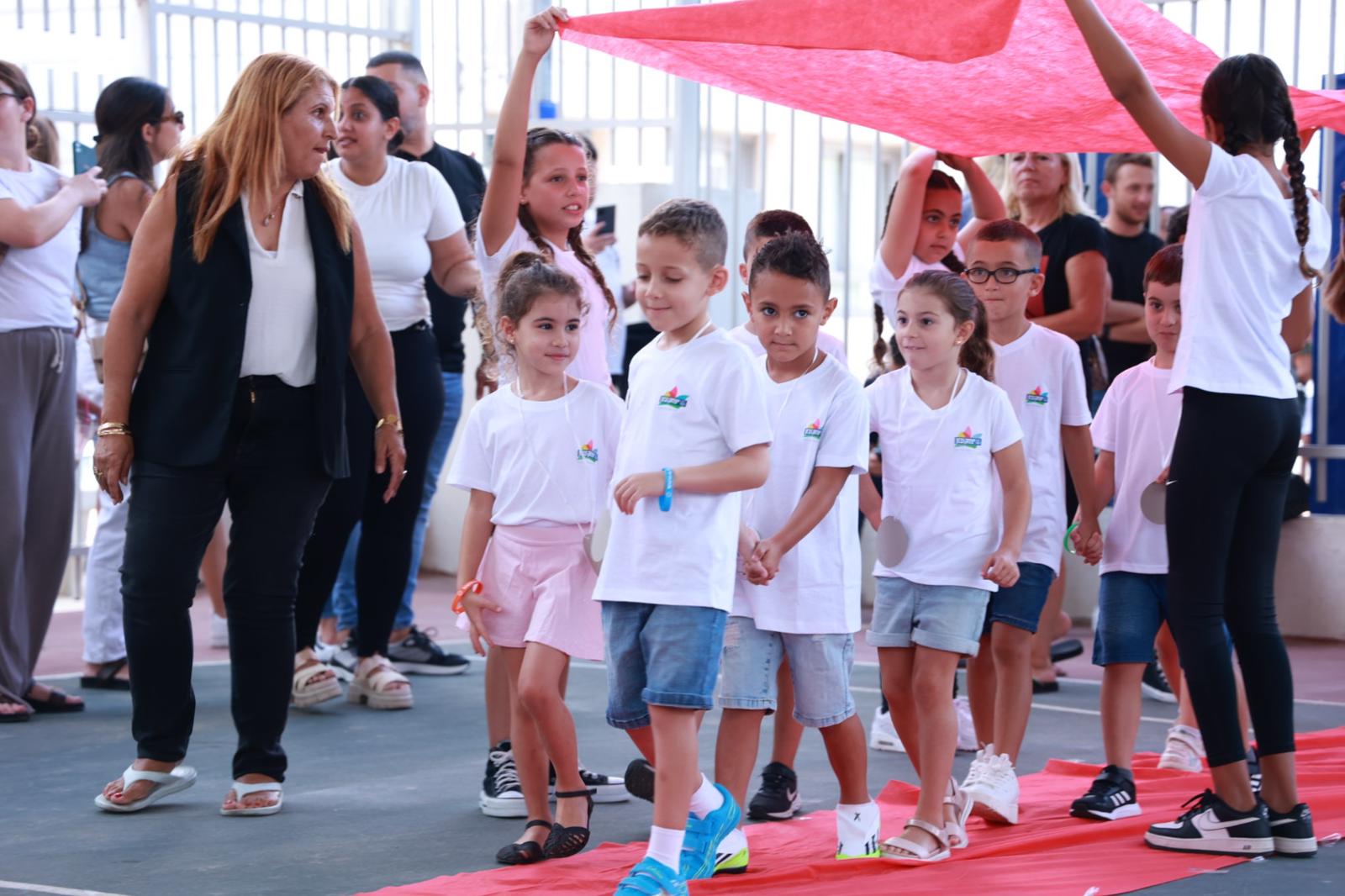  כיף לראות את החיוכים של התלמידים הנרגשים. 