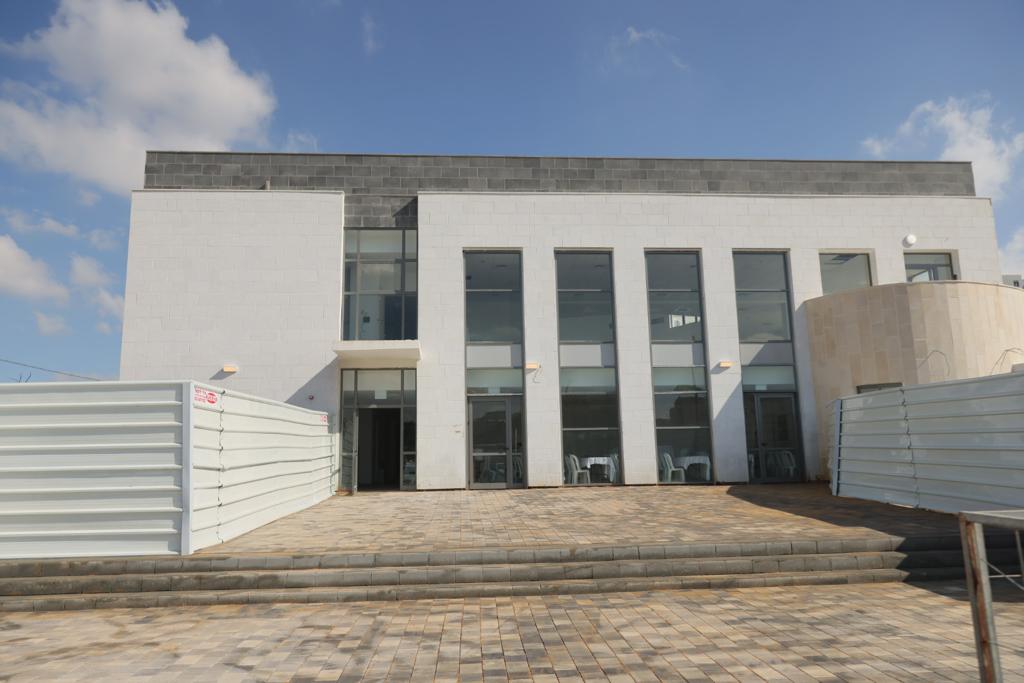 כחלק מהמבנה, הוקם גם מקווה טהרה לנשים שייפתח בעוד כחודש וישרת את נשות השכונה. במעמד המרגש השתתפו ראש העיר, ליאת שוחט, רב העיר, הרב ציון כהן, יו"ר המועצה הדתית, דני שמואל, סגן ראש העיר, עופר בוזי, וכן מכובדים נוספים מהקהילה וציבור המתפללים שהעניק לשוחט פרחים.