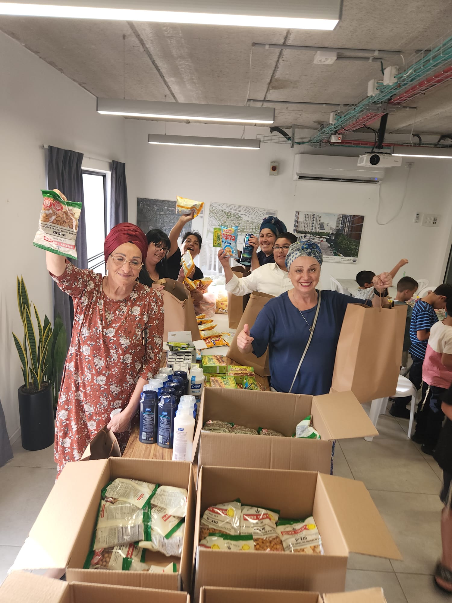 בשבועיים האחרונים התקיימה פעילות קהילתית ענפה לתושבי אור יהודה שיזמה מחלקת משאבי קהילה באגף שח"ק בהובלתה של לבנת רמון, ובשיתוף עם הפעילים הקהילתיים בשכונות יצרו שלל אירועים שבהם השתתפו מאות מתושבי העיר שנהנו מאוד.